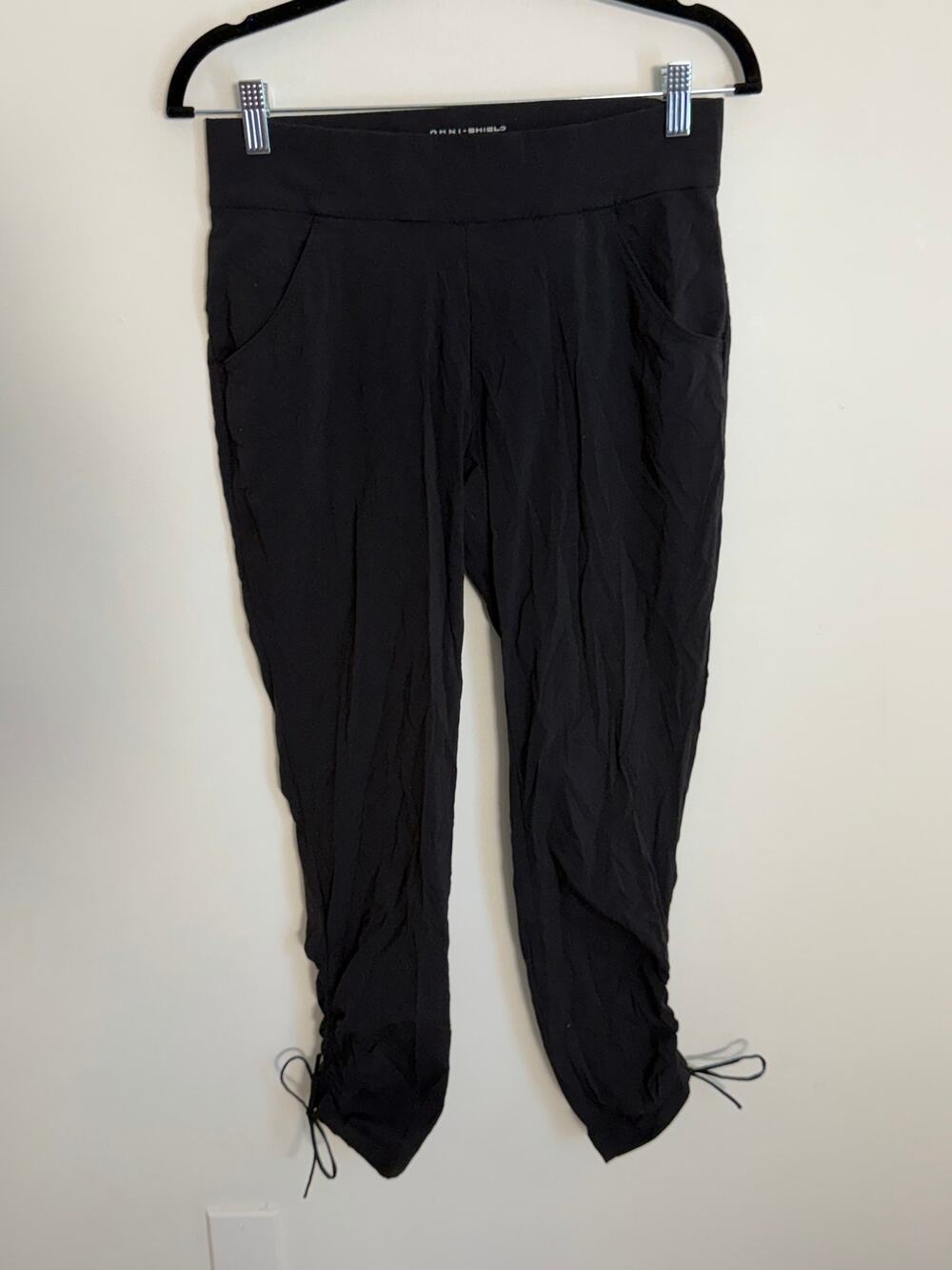 Columbia Women's Black Ankle Pants size medium